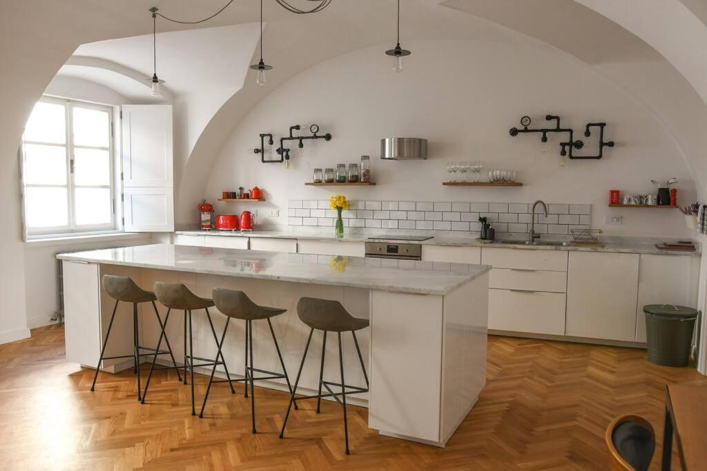 Beautiful 2Bed Apartment In The Centre Of Вараждин Екстер'єр фото